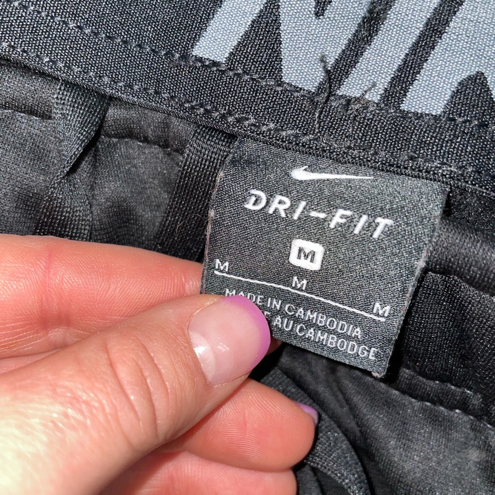 CLOSET CLEAN OUT - Picture 4 of 5